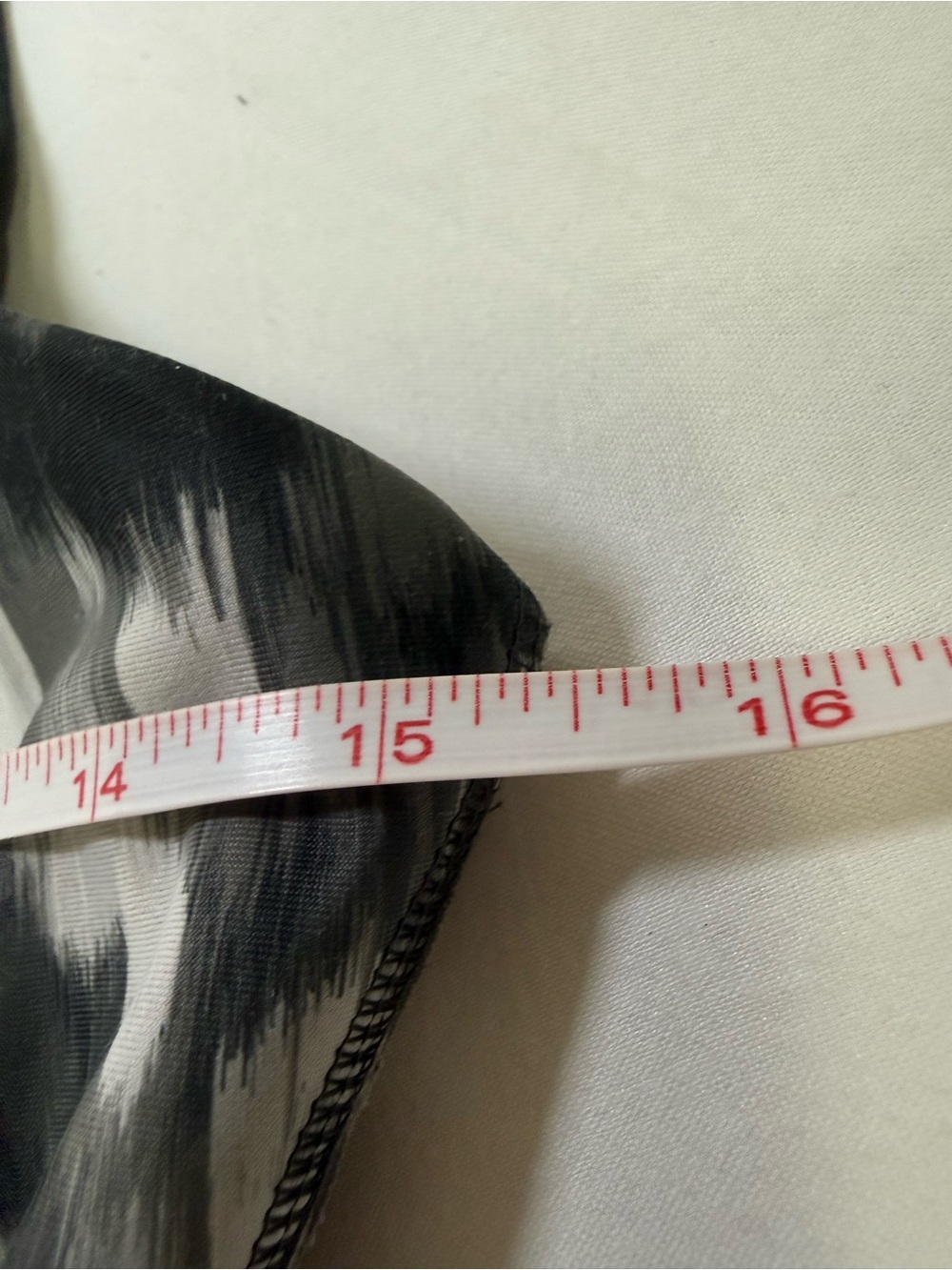 OFFLINE by Aerie Gray Abstract Print Cross Back Medium Support Sports Bra M - Picture 4 of 6